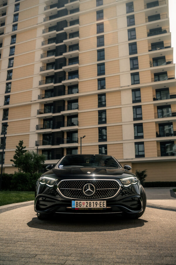 Mercedes E klasa 2024. godina - Usluga vozača za ceo dan