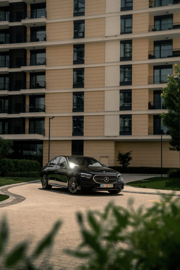 Mercedes E klasa 2024. godina - Usluga vozača za ceo dan